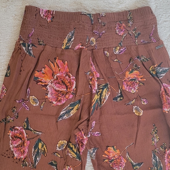 Oneil Pants - Picture 4 of 4